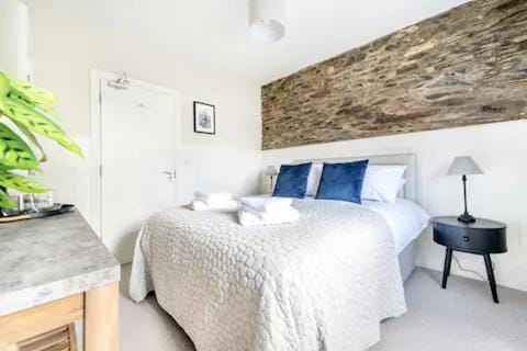 Bed, Coffee/tea facilities, Photo of the whole room, Bedroom, towels