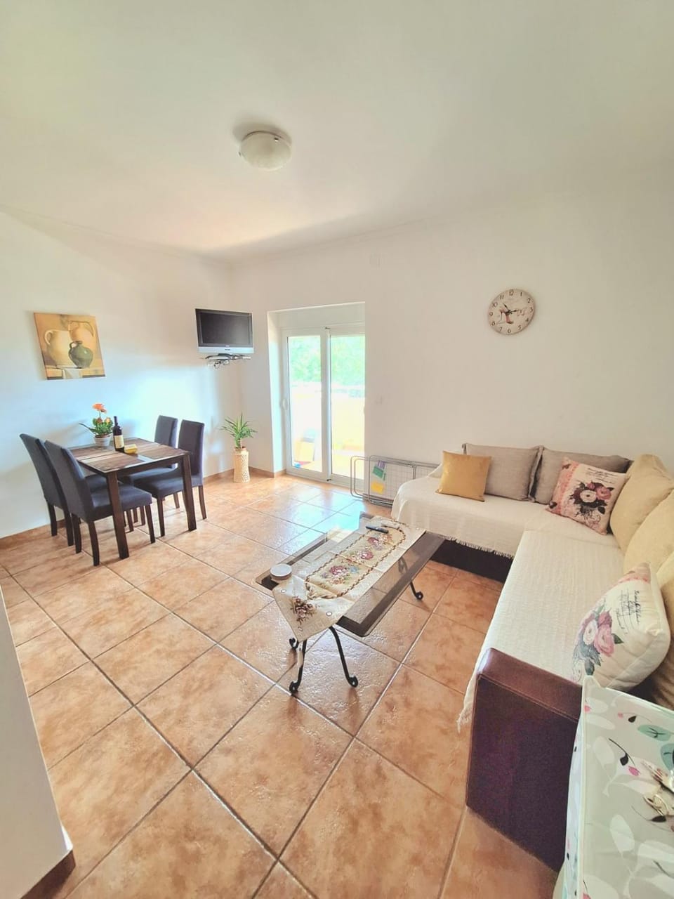 Living room, Photo of the whole room, Seating area, Dining area