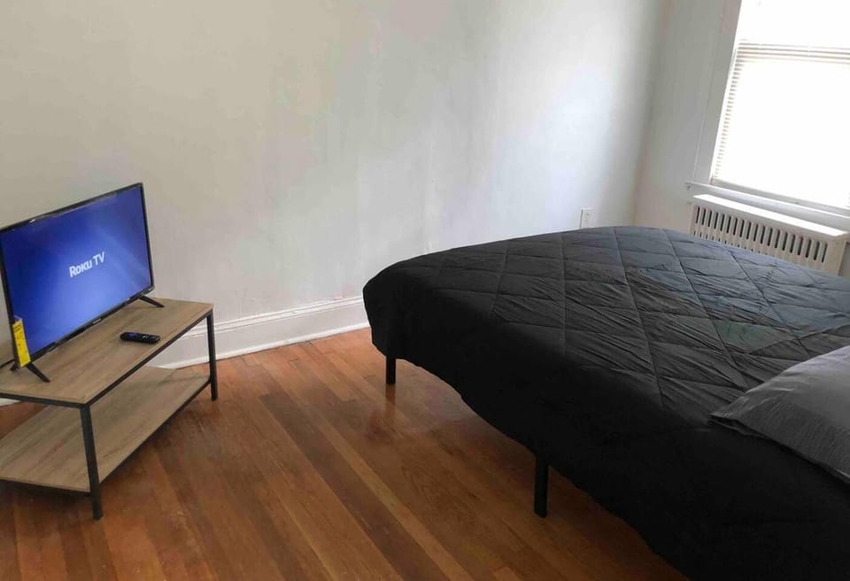 Spacious 2-bedroom apartment with 1-bathroom and private street entrance, MetLife Stadium FIFA World Cup 25 minutes away Apartment in Paterson