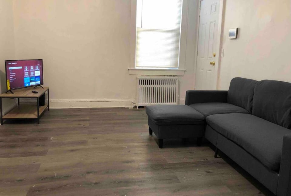 Spacious 2-bedroom apartment with 1-bathroom and private street entrance, MetLife Stadium FIFA World Cup 25 minutes away Apartment in Paterson