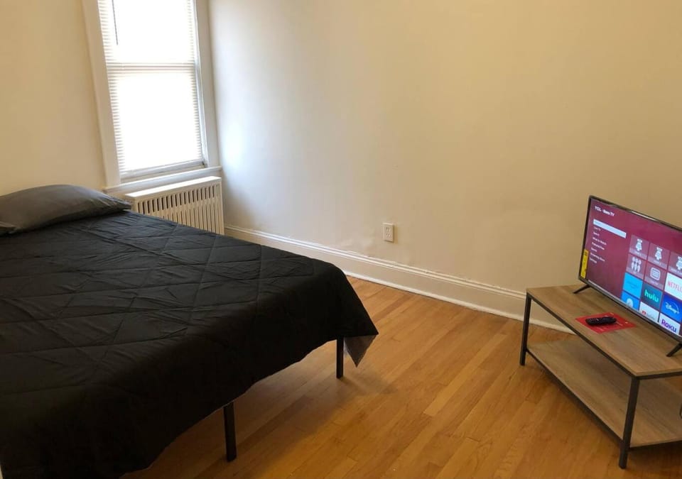 Spacious 2-bedroom apartment with 1-bathroom and private street entrance, MetLife Stadium FIFA World Cup 25 minutes away Apartment in Paterson