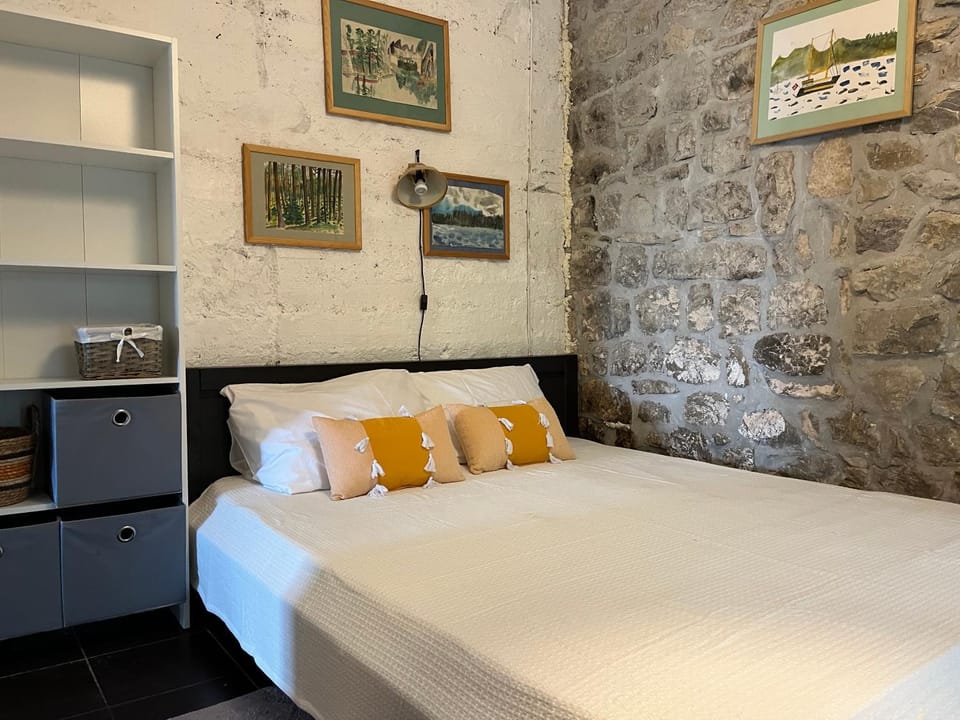 Artist's House on the Mountain House in Kotor Municipality
