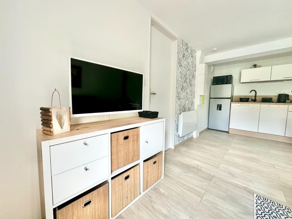 TV and multimedia, Kitchen or kitchenette