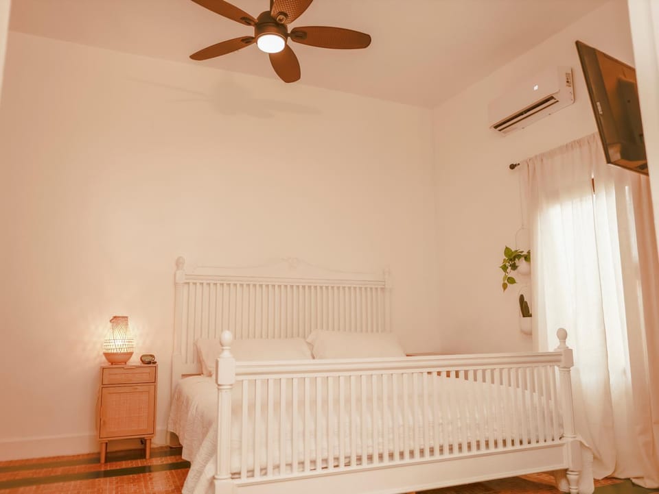 Bed, Bedroom, air conditioner