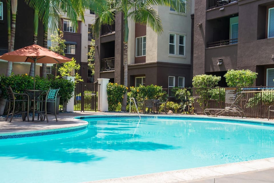 Marina Del Rey Condo - Sleeps 8 - 15 Mins to LAX Airport, SoFi Stadium Apartment in Venice Beach