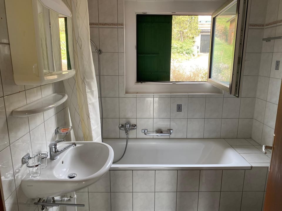 Chalet avec vue panoramique alpes et lac Chalet in Neuchâtel, Switzerland