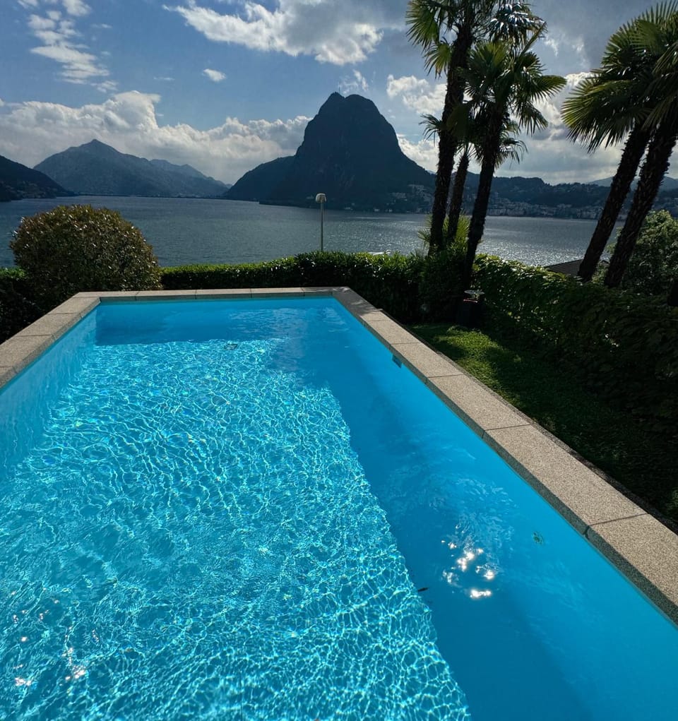 Attico con vista panoramica sul lago - due camere Apartment in Lugano