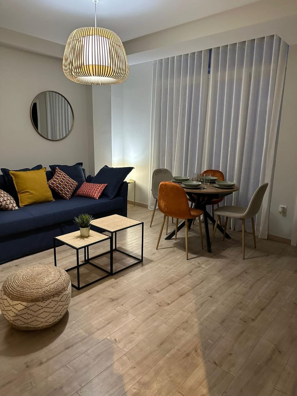 Seating area, Dining area