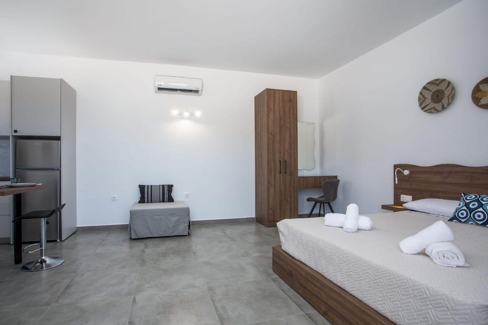 Bed, Bedroom, towels, wardrobe