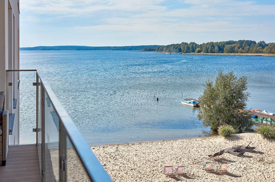 Natural landscape, View (from property/room), Balcony/Terrace, Beach, Lake view