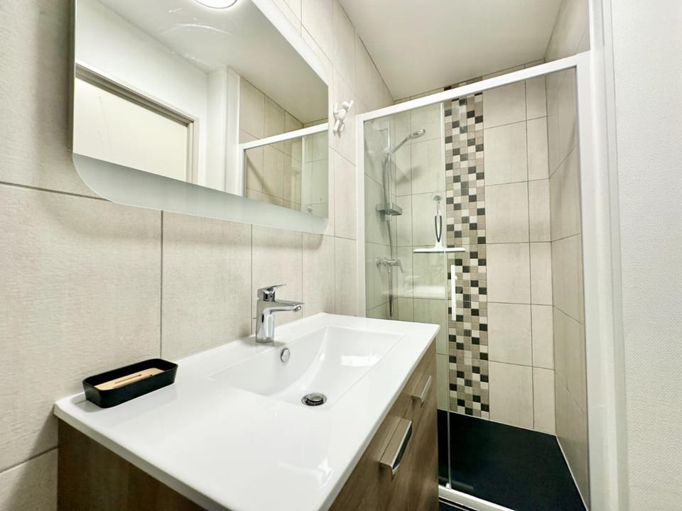 Shower, Bathroom