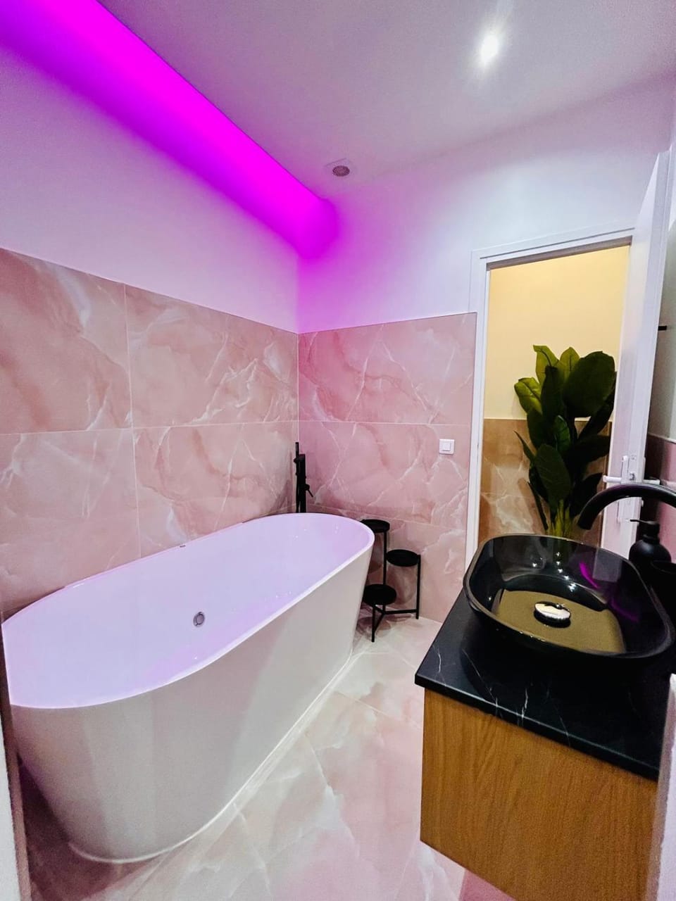 Hot Tub, Bathroom, Photo of the whole room, Bath