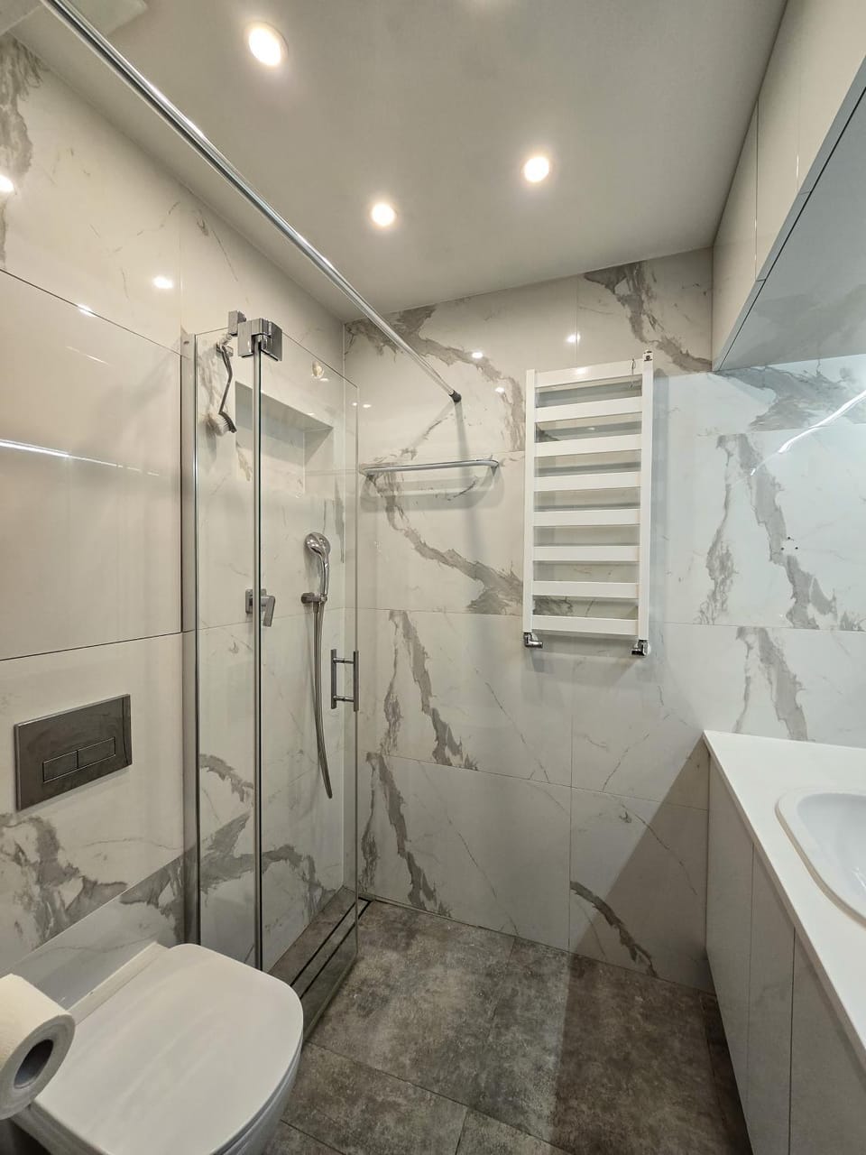 Shower, Toilet, Bathroom, towels