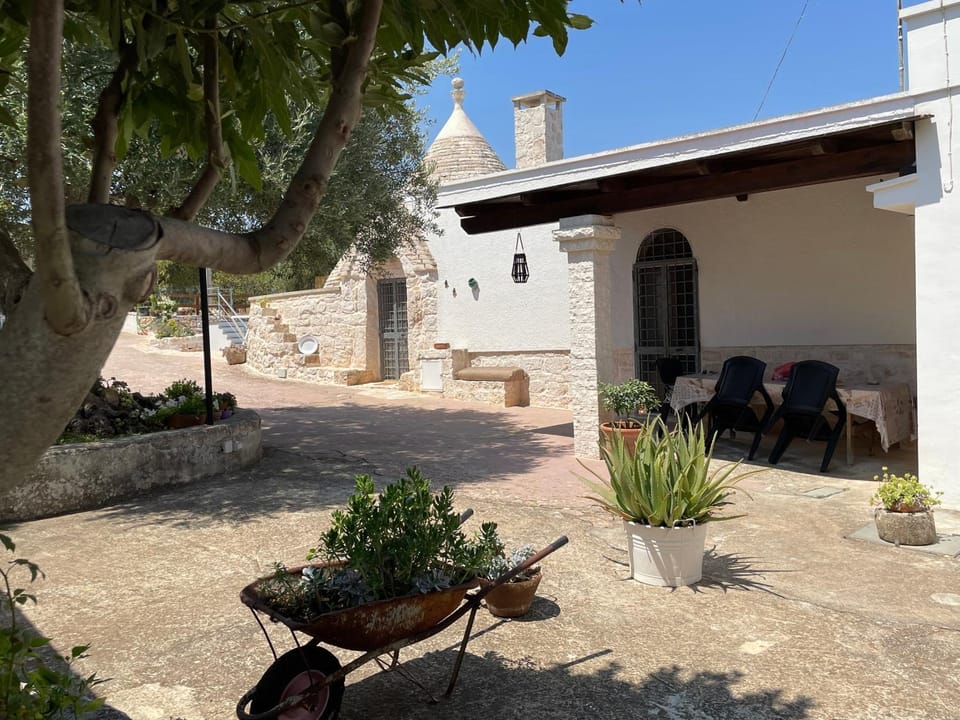 Property building, Day, Garden, Garden view