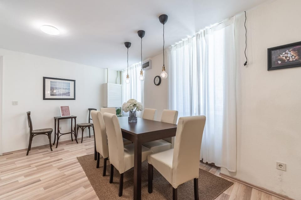 Living room, Seating area, Dining area