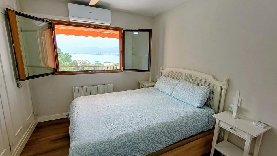 Bedroom, wardrobe
