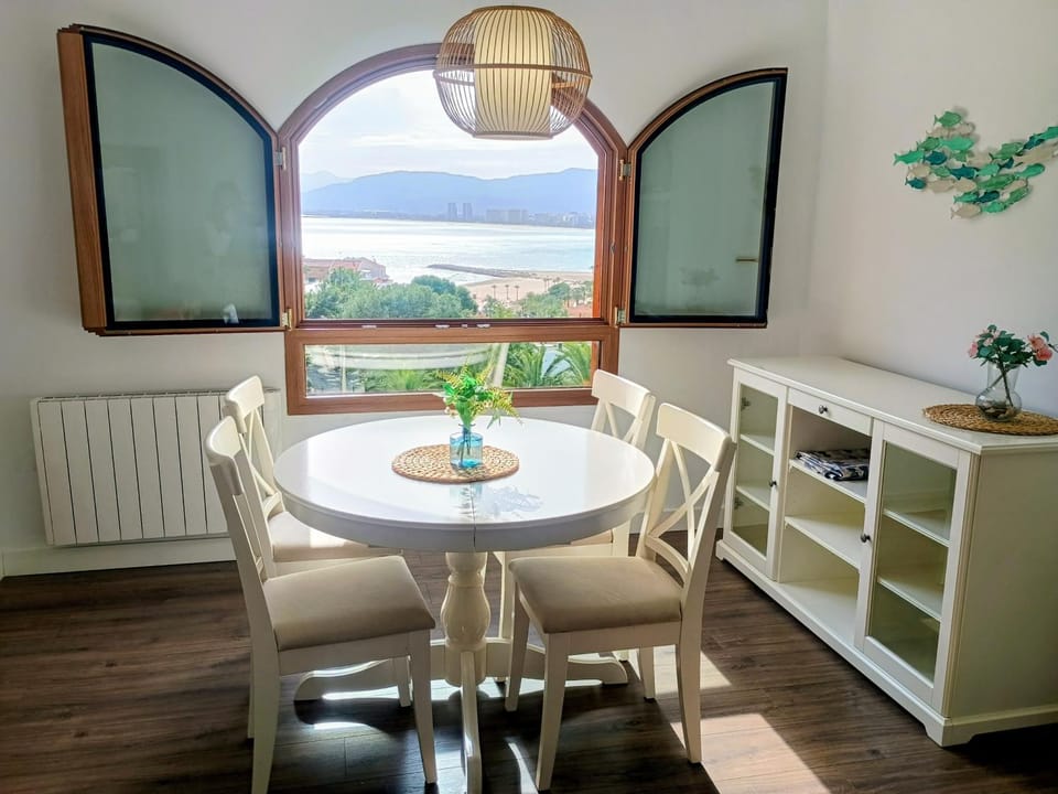 Natural landscape, Living room, Seating area, Dining area, Mountain view, Sea view