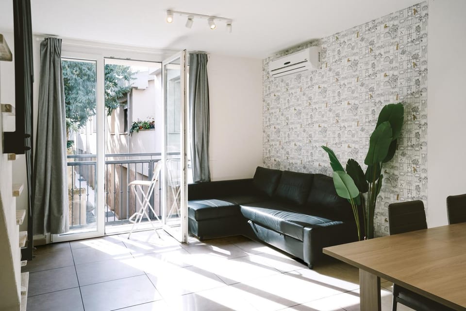 Living room, Seating area, air conditioner
