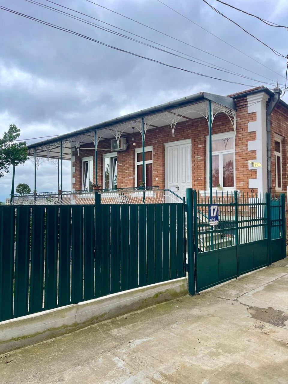 Facade/entrance