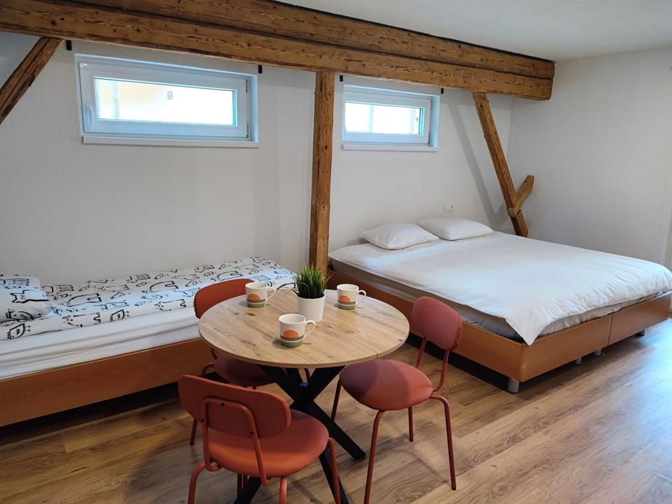 Bed, Photo of the whole room, Dining area