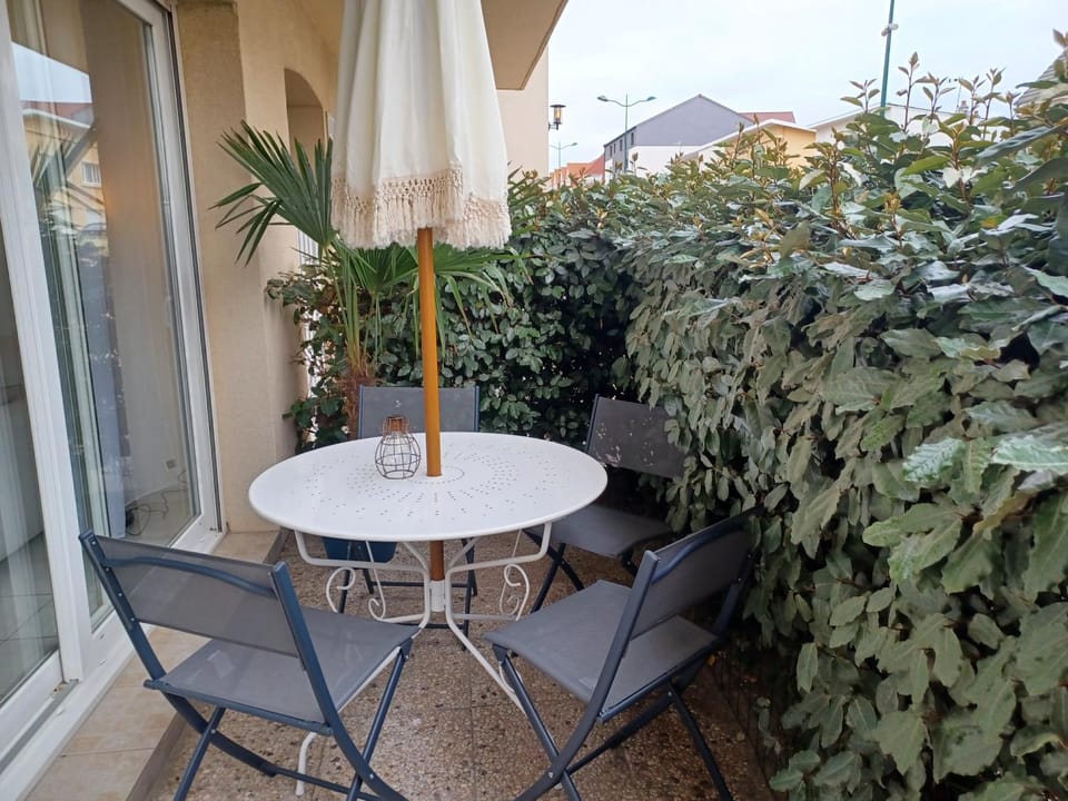Patio, Balcony/Terrace, Dining area, Garden view, sunbed