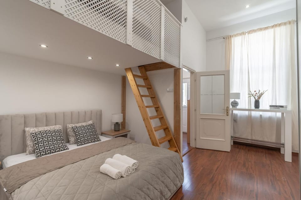 Bed, Photo of the whole room, Bedroom, towels, wardrobe