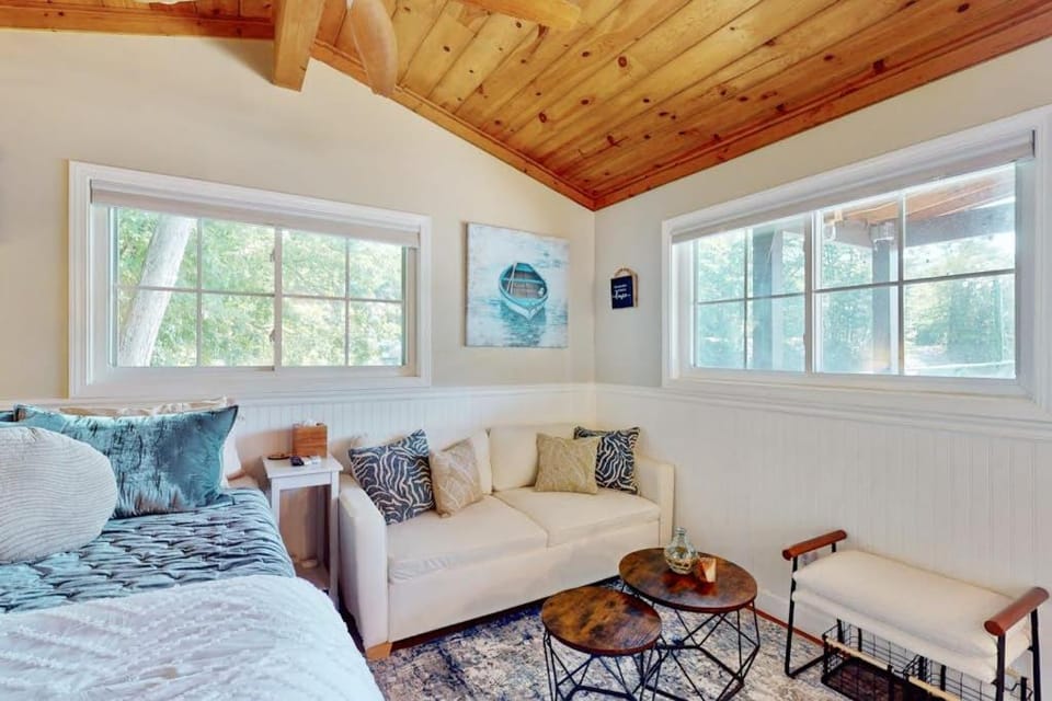 Little Lake Cottage House in Lake Lure