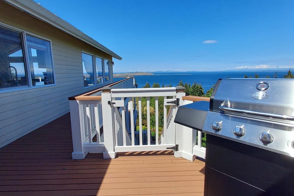 Eagle's Nest Paradise House in Puget Sound