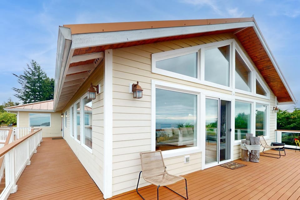 Eagle's Nest Paradise House in Puget Sound