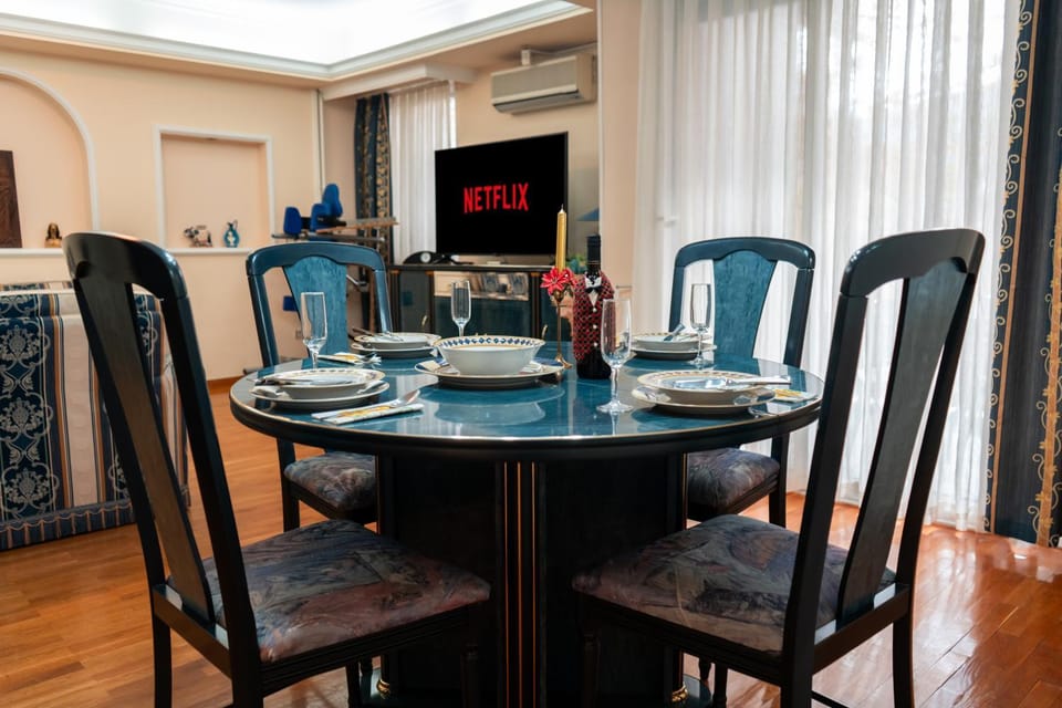 Living room, Dining area