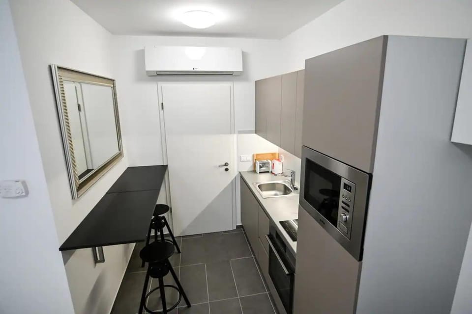 Dining area, oven, stove, toaster