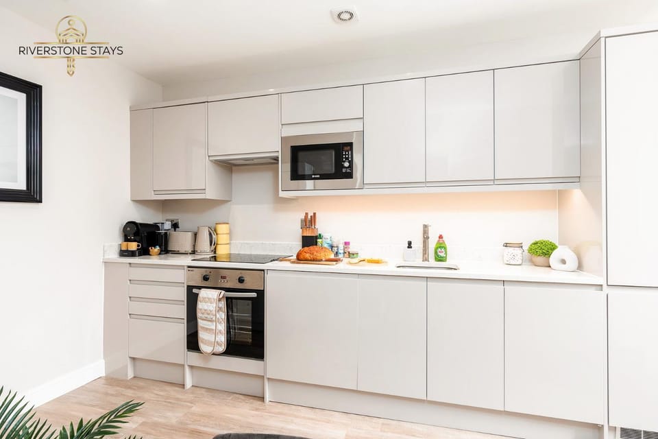 King Size Bed, City Centre, Long Stay Offers, Fast Wifi, Fully Equipped Kitchen, Dedicated Work Place Apartment in Leeds
