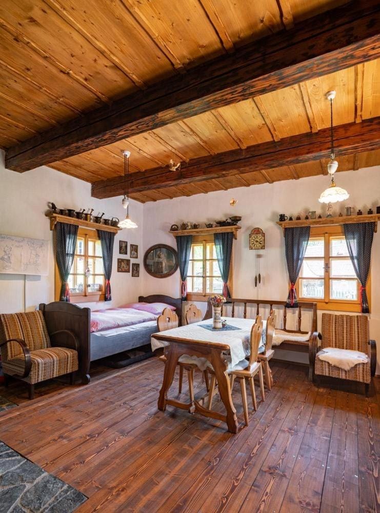 Bed, Living room
