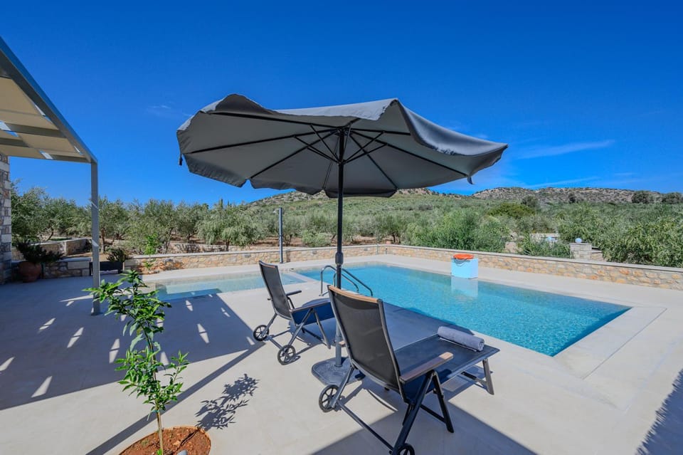 Day, Swimming pool, sunbed