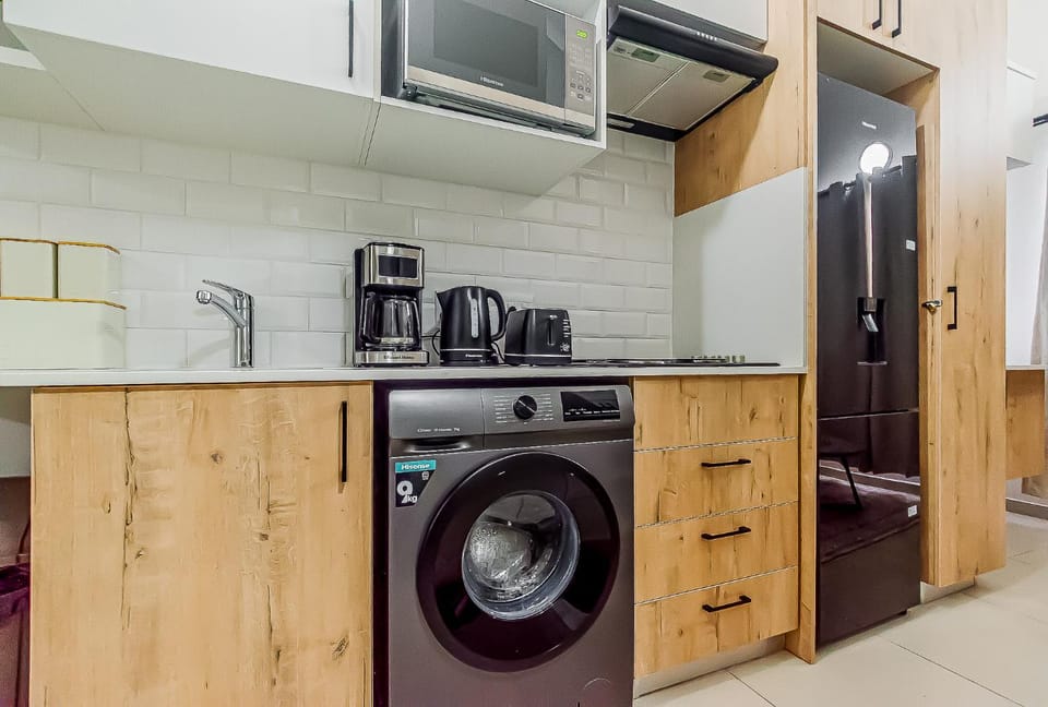 Coffee/tea facilities, Kitchen or kitchenette, stove, toaster, washing machine