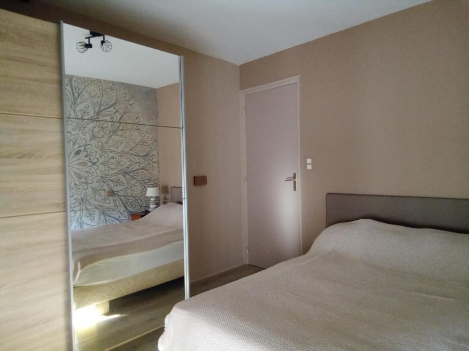Photo of the whole room, wardrobe