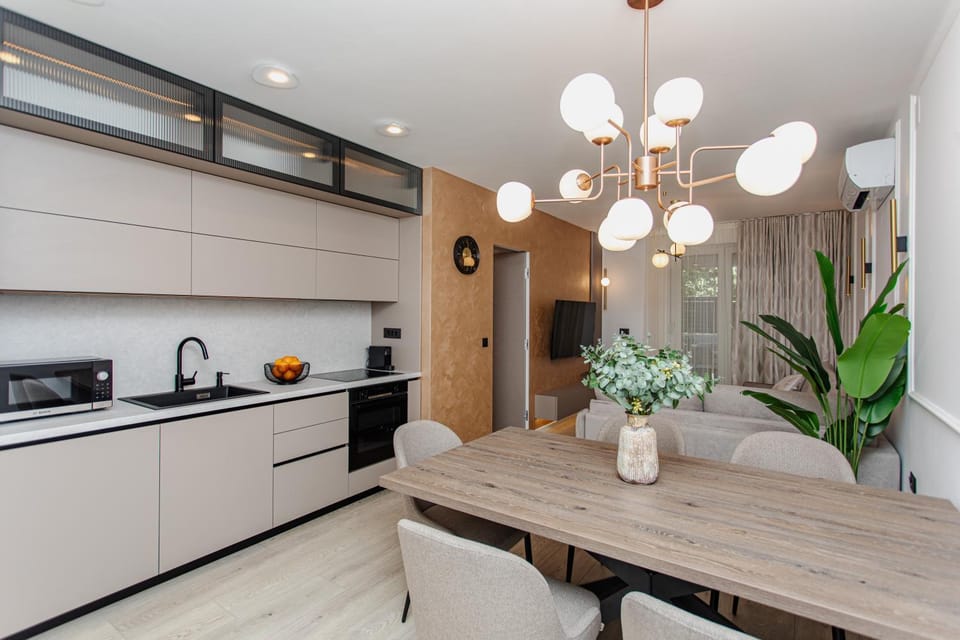 Coffee/tea facilities, Kitchen or kitchenette, dishwasher, oven, stove, toaster