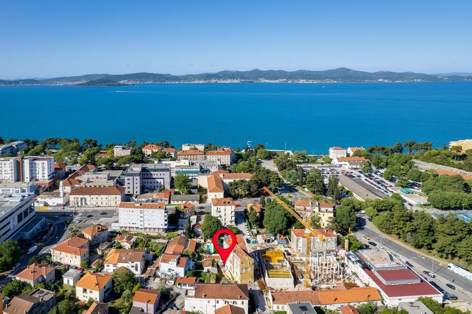 Property building, Day, Neighbourhood, Natural landscape, Bird's eye view, Sea view, Location