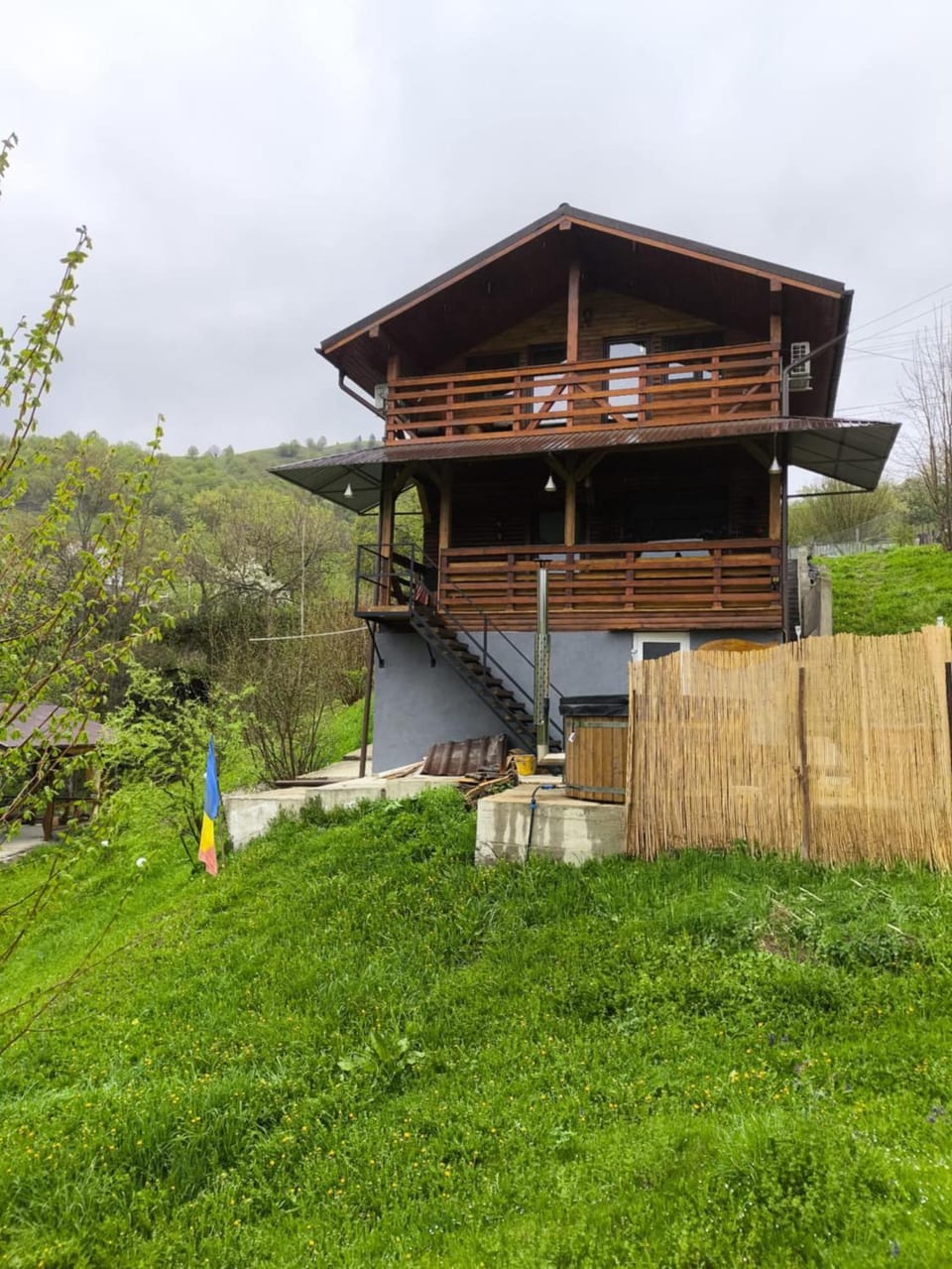 Cabana de lemn Lacul Bicaz Chalet in Romania