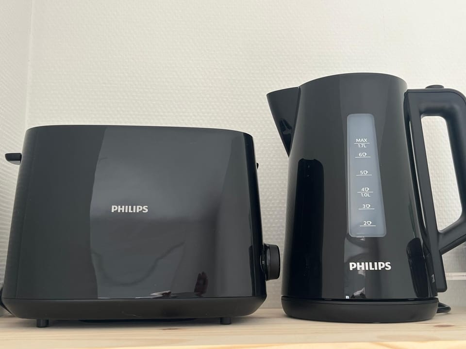 Coffee/tea facilities, toaster