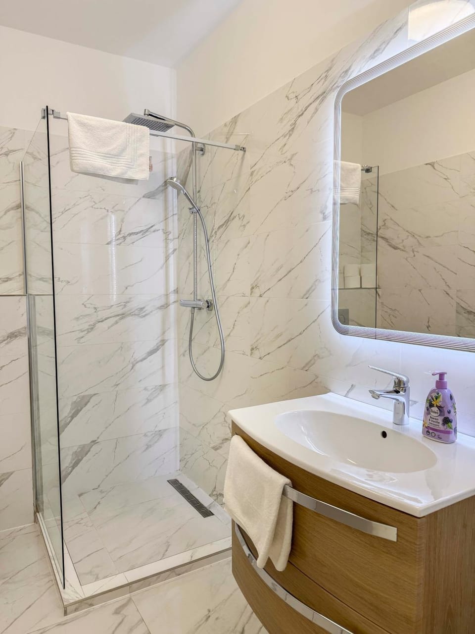 Elisabeth Residence Blue with parking Apartment in Budapest