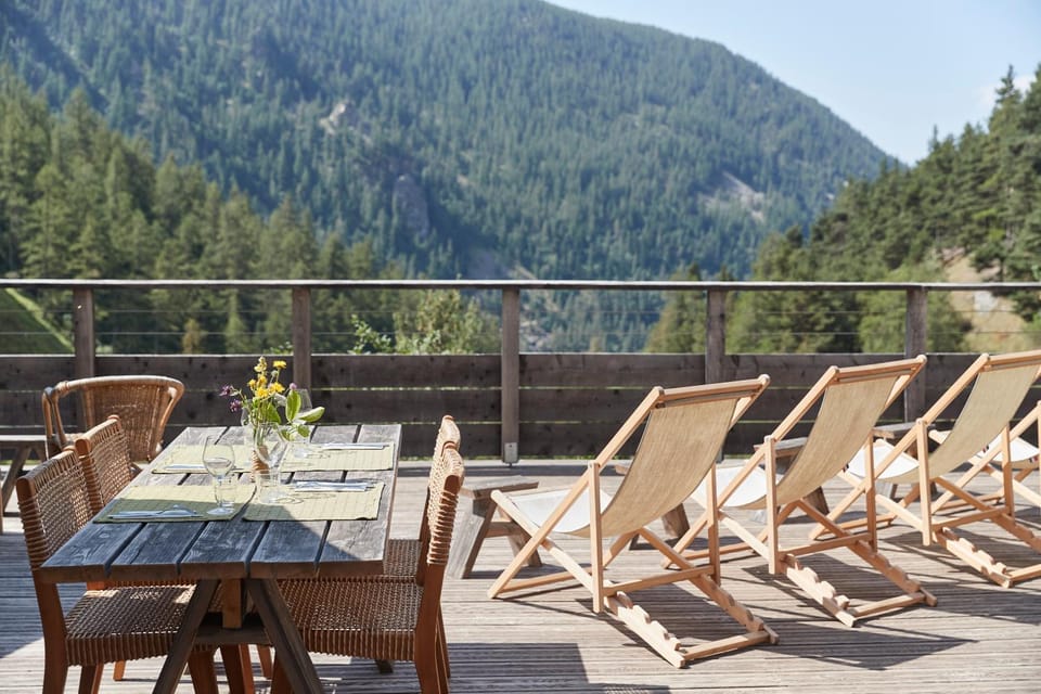 Patio, Mountain view