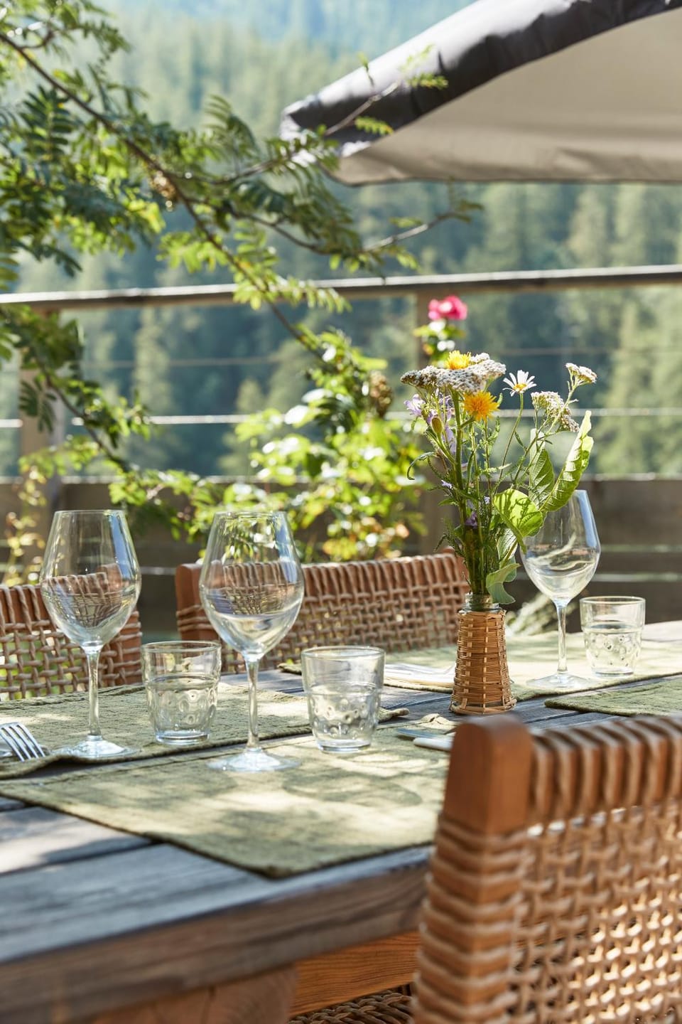 Restaurant/places to eat, Dining area, Meals