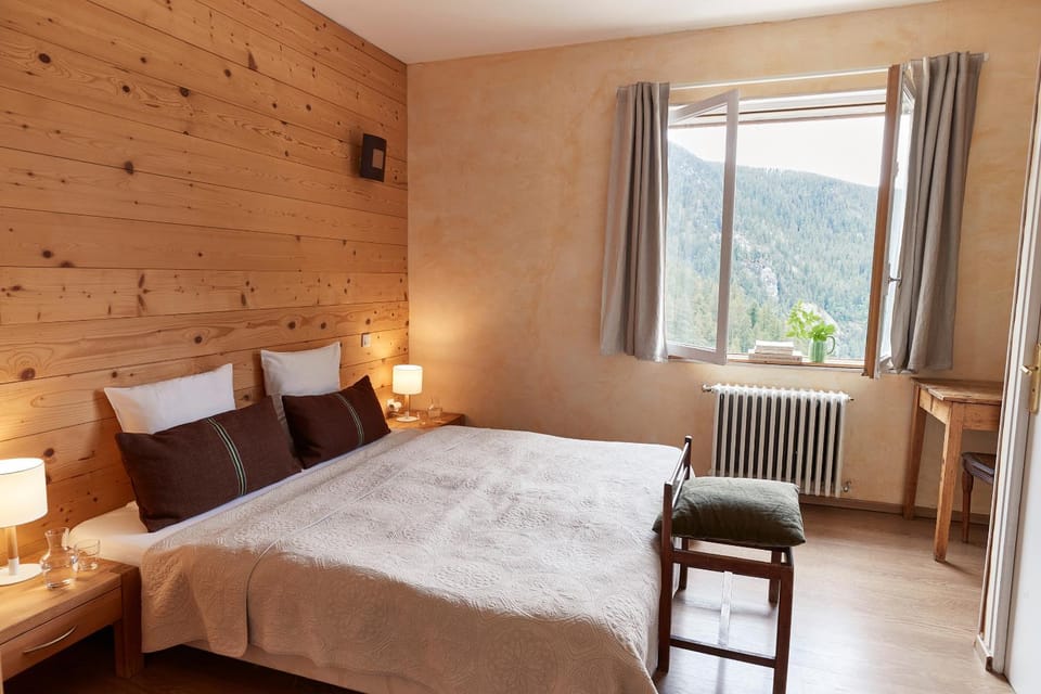 Bed, Natural landscape, Photo of the whole room, Bedroom, Mountain view