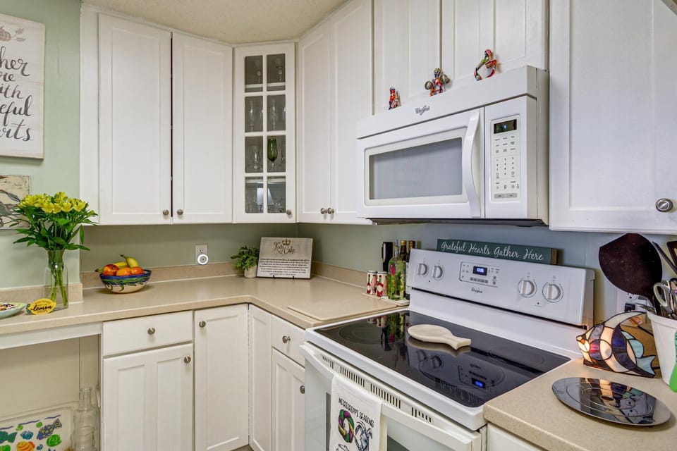 Biloxi Beach Bliss: Condo w/ Gulf-View Balcony! House in Biloxi