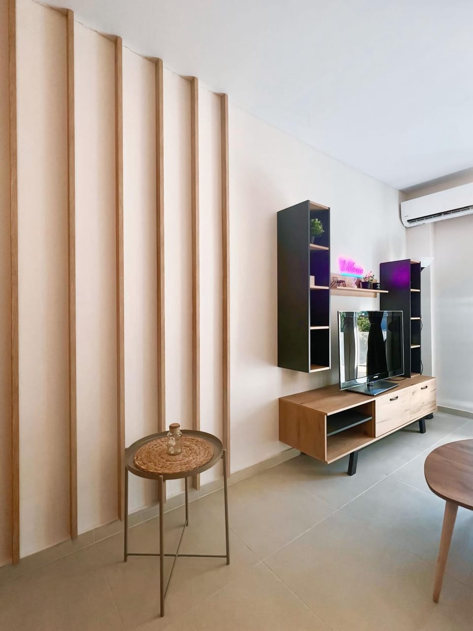 TV and multimedia, Kitchen or kitchenette, Living room, Seating area, Evening entertainment, air conditioner