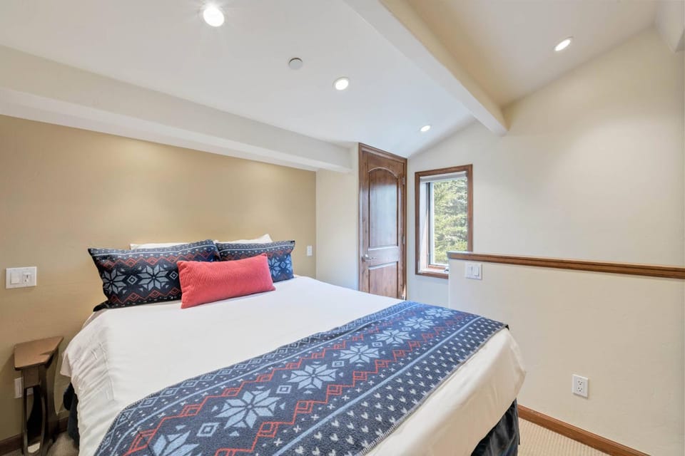 Lodge at Lionshead 310 Apartment in Vail