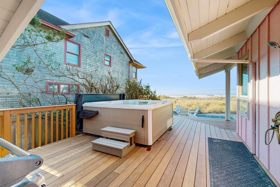 Little Pink Beach House House in Manzanita