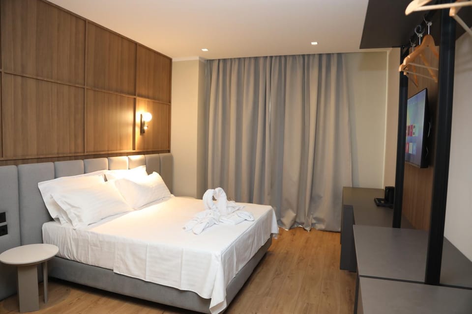 Bed, TV and multimedia, Photo of the whole room, Seating area, Bedroom, towels