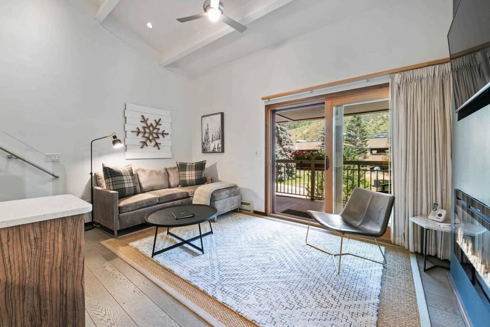 Lodge at Lionshead 320 Apartment in Vail